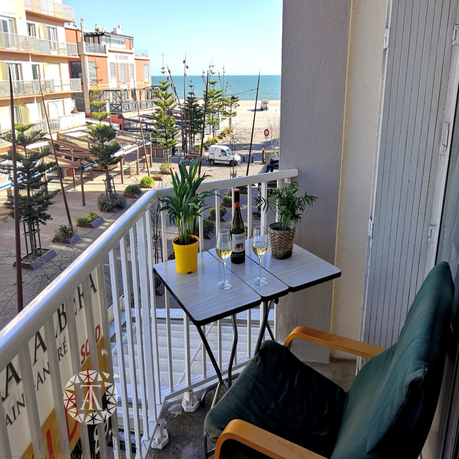 vente APPARTEMENT VUE SUR MER À 30m DE LA PLAGE
